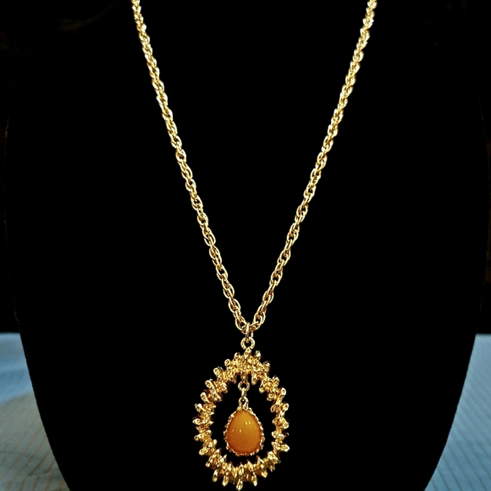 YUMMY BUTTERSCOTCH  Vintage Sarah Coventry Necklace